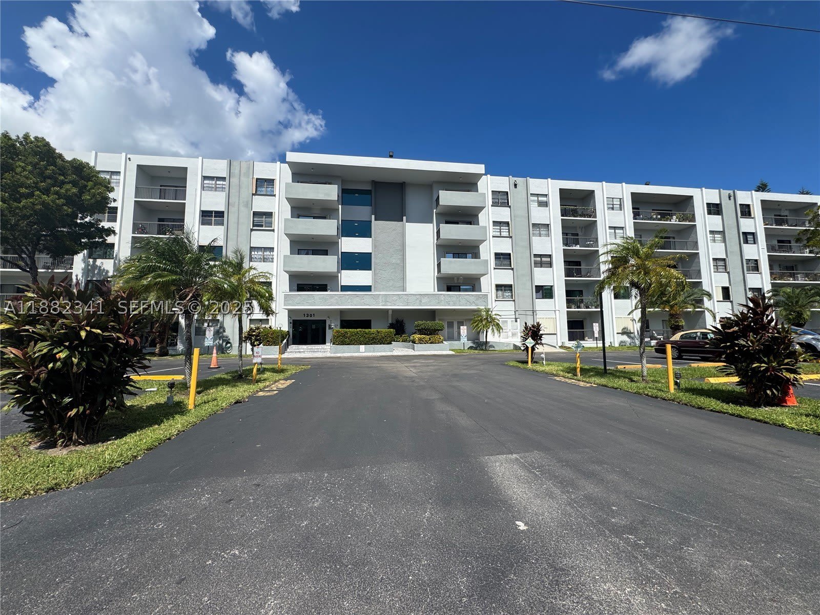 1301 NE 7th St – photo 1