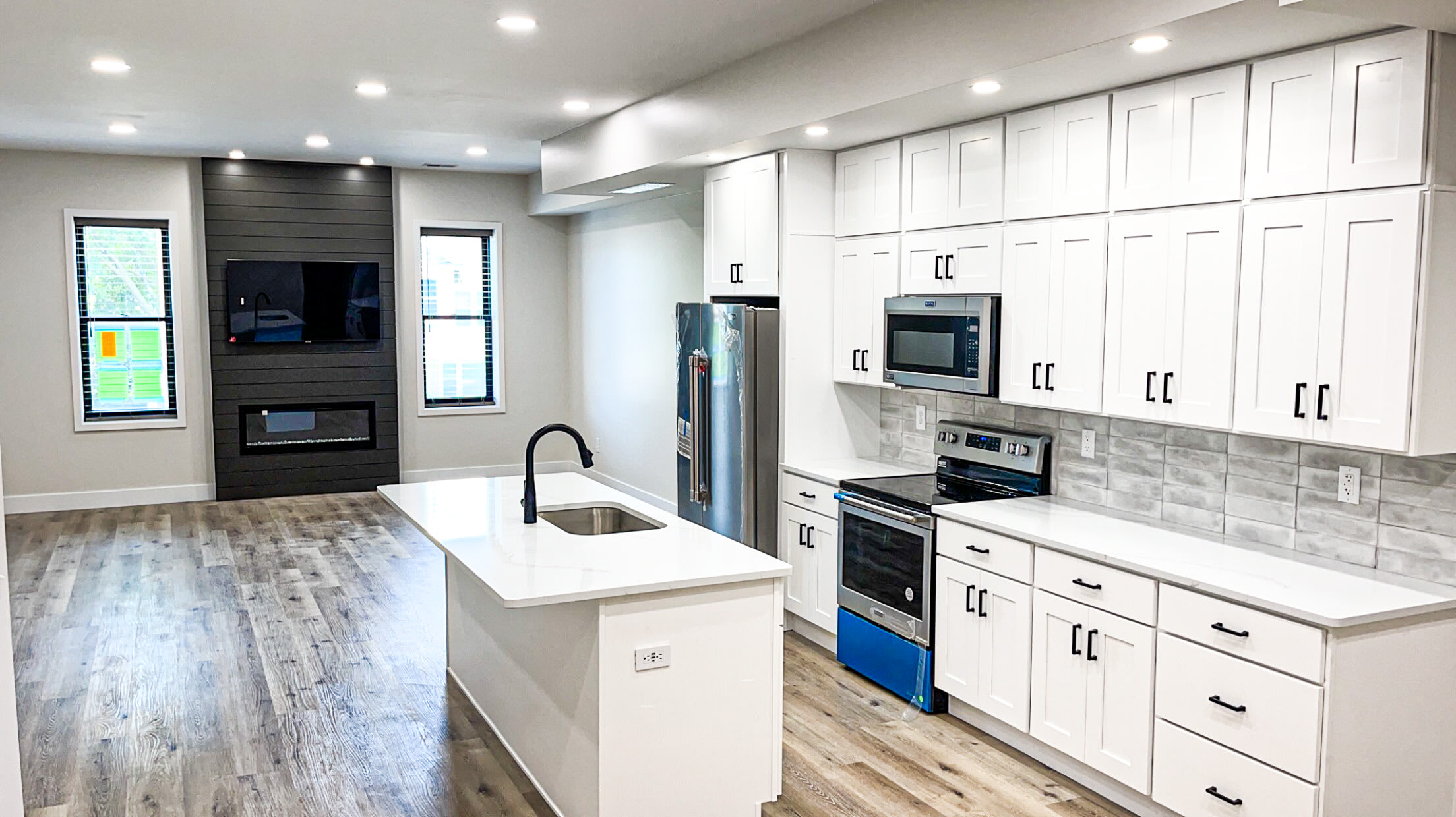 112 E Main Street – photo 1