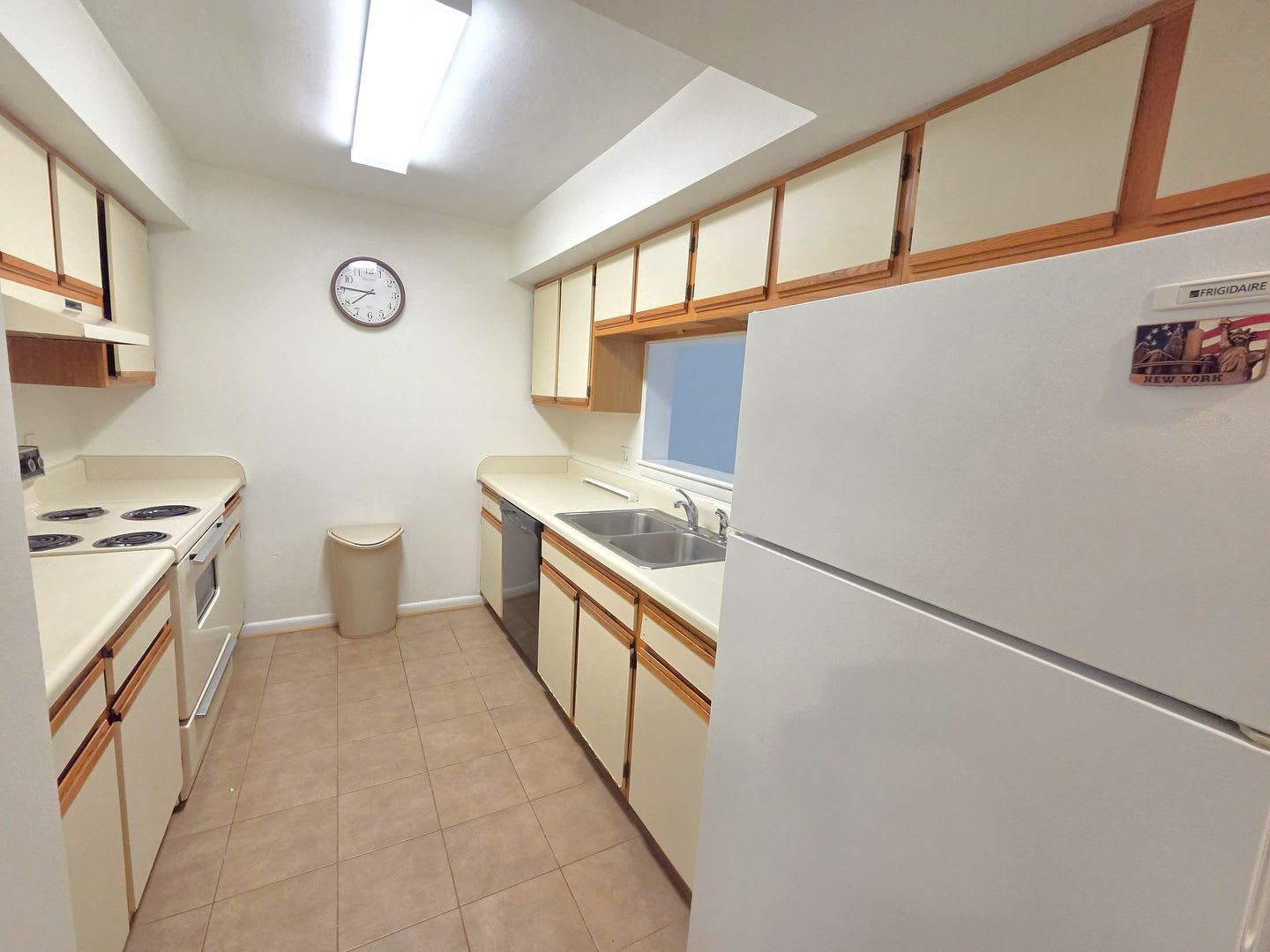 3 bedroom/ 1.5 bathroom- The Midlands – photo 5