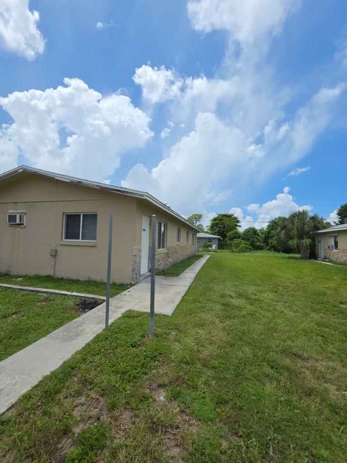5546 Sixth Avenue – photo 1