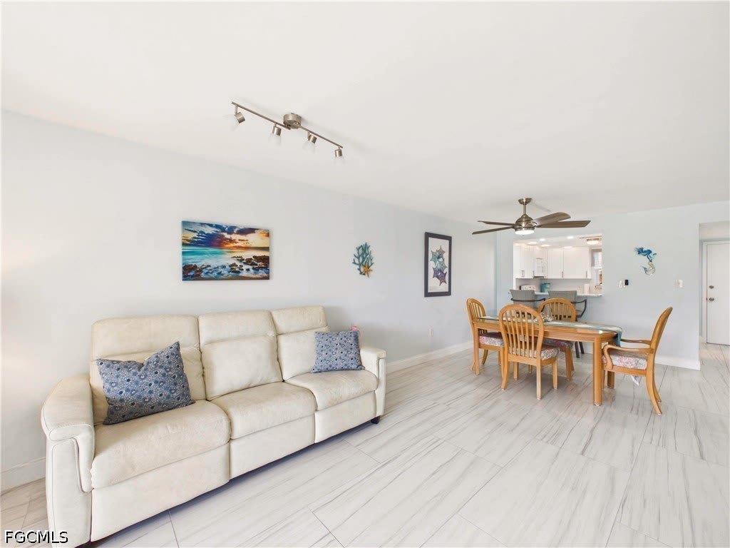 300 Valley Stream Drive – photo 4