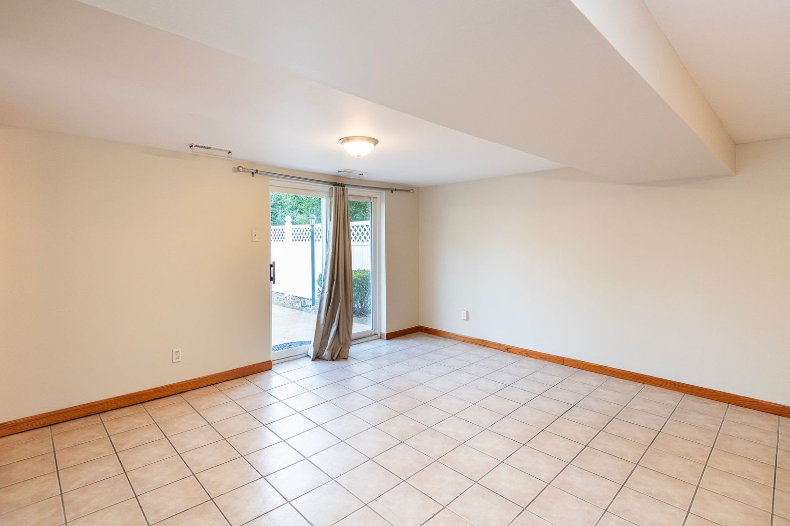 Spacious 4-Bed, 2.5-Bath Split-Level Home – photo 5