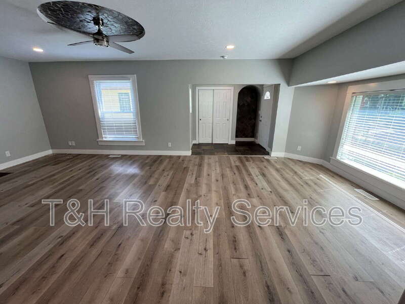 6155 Broadway Street – photo 5