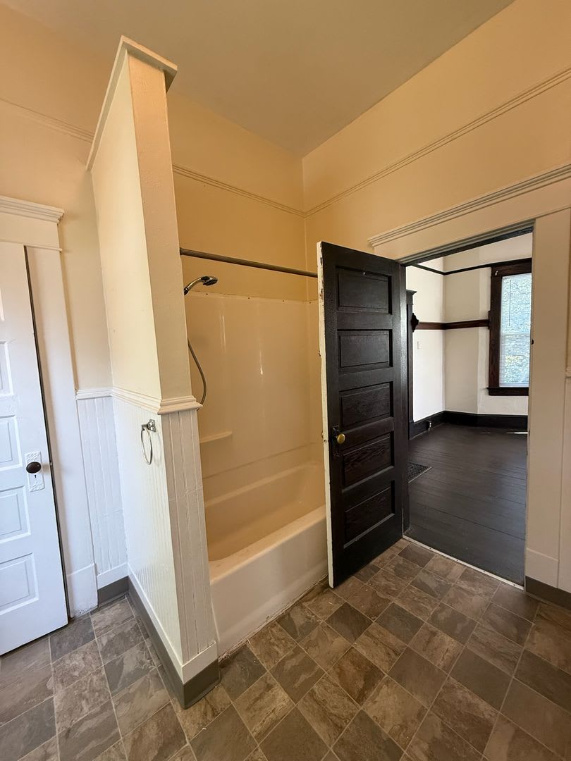 2 Bedroom 1 Bathroom Cottage In The Heart Of Bellingham – photo 4