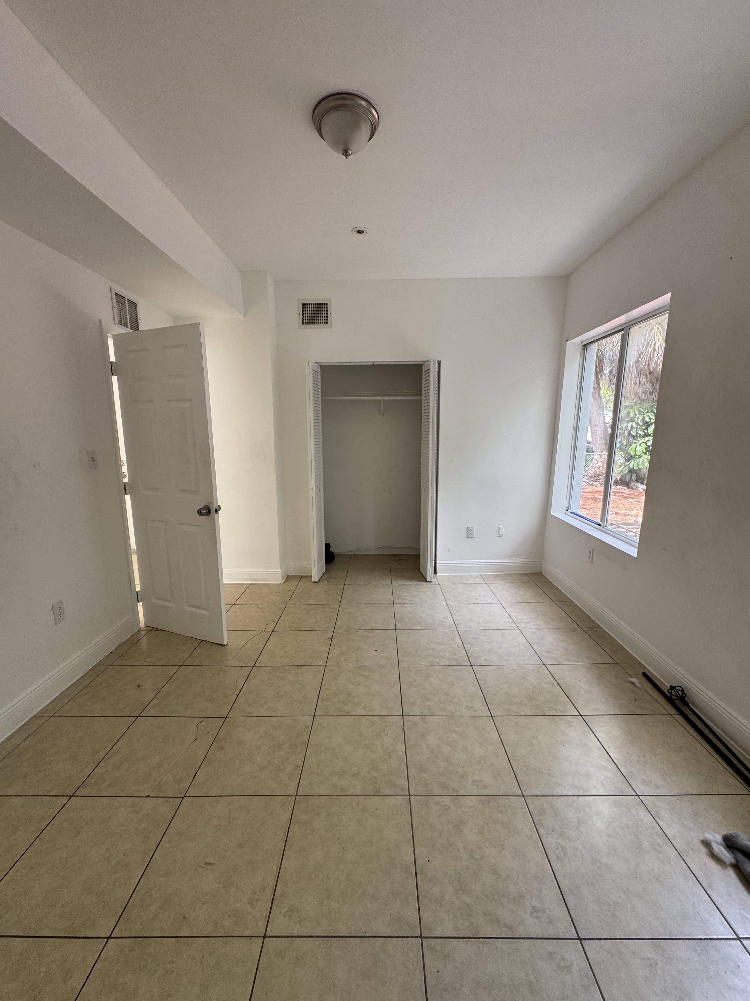 345 Nw 34th St – photo 3