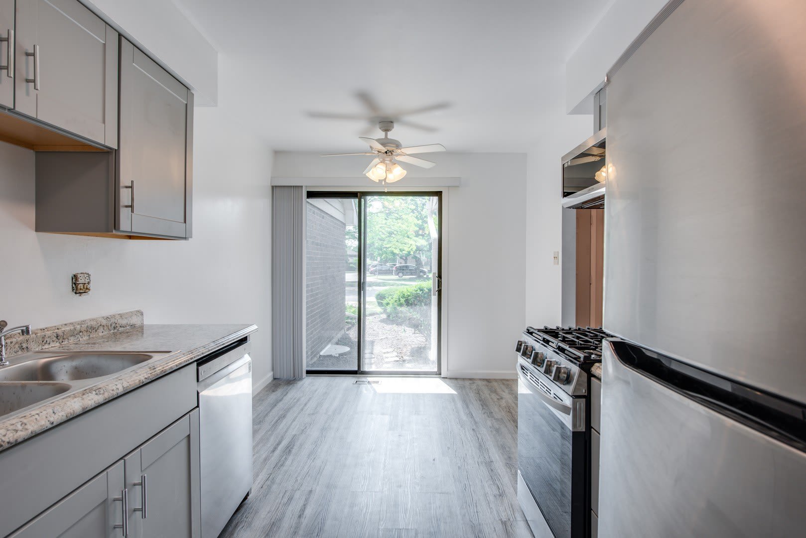 889 Heatherbrook Court – photo 5