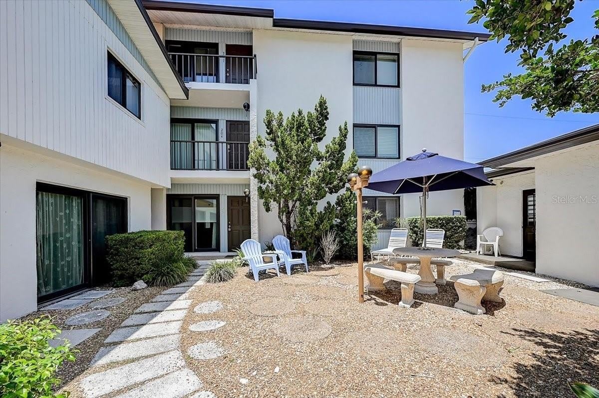 722 S BLVD OF THE PRESIDENTS – photo 2