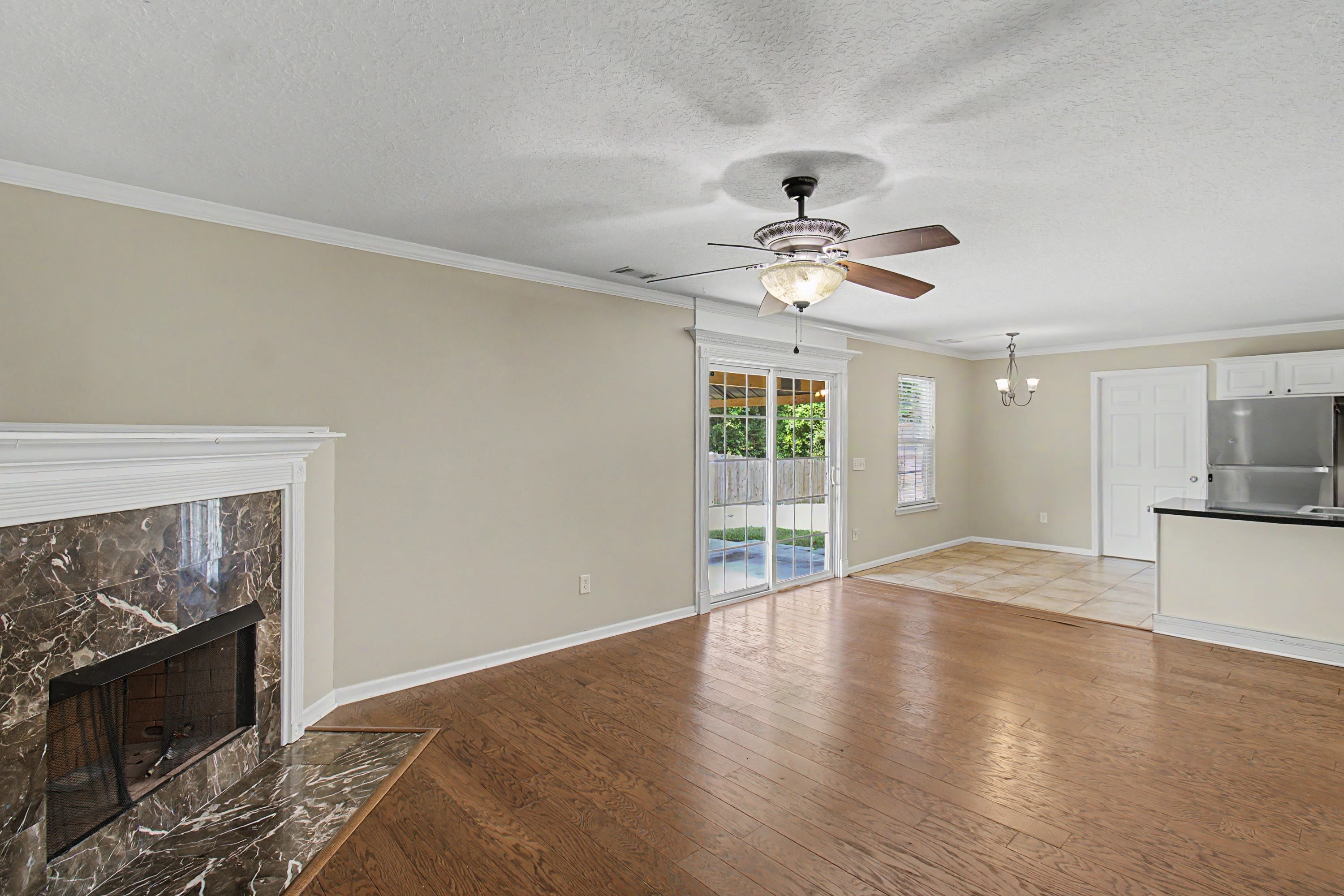 401 E. Banks Street – photo 4
