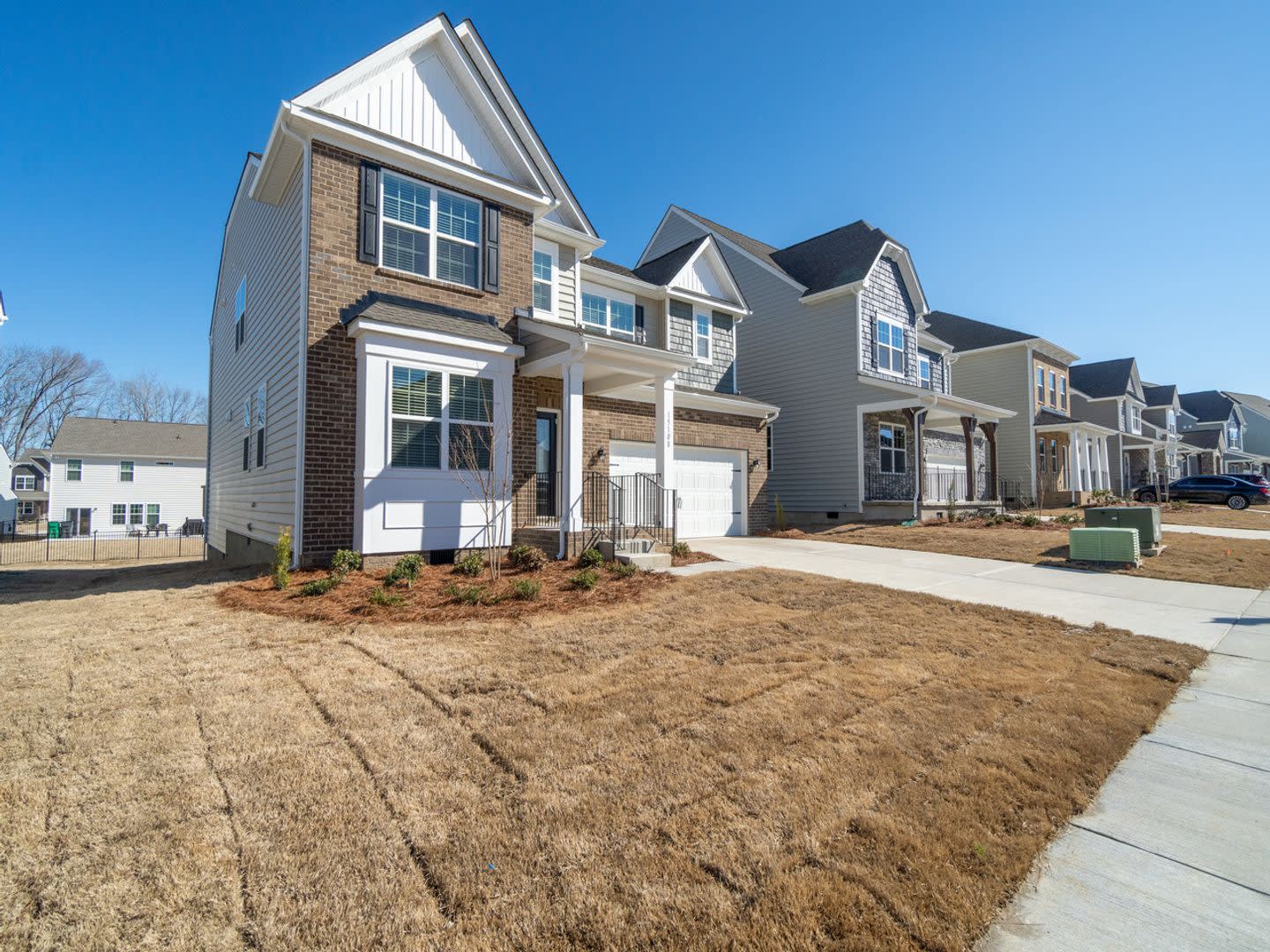 Beautiful Almost New Home with 5 Bedroom & 4.5 Baths – photo 2