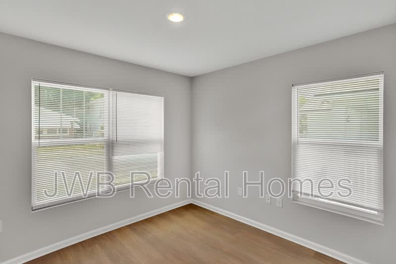 2117 Moncrief Rd – photo 5