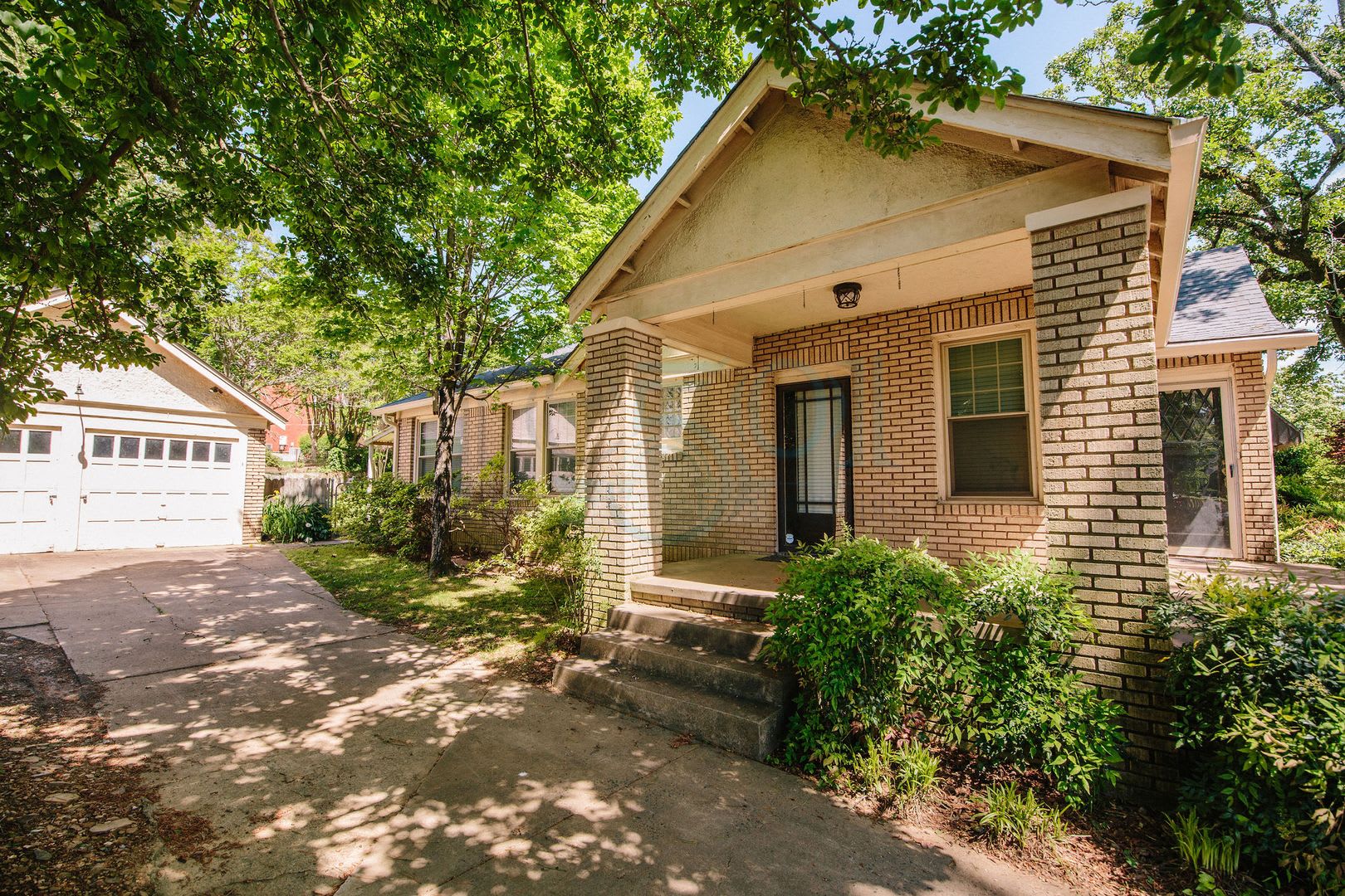 Yellow Bungalow In Hillcrest – photo 4