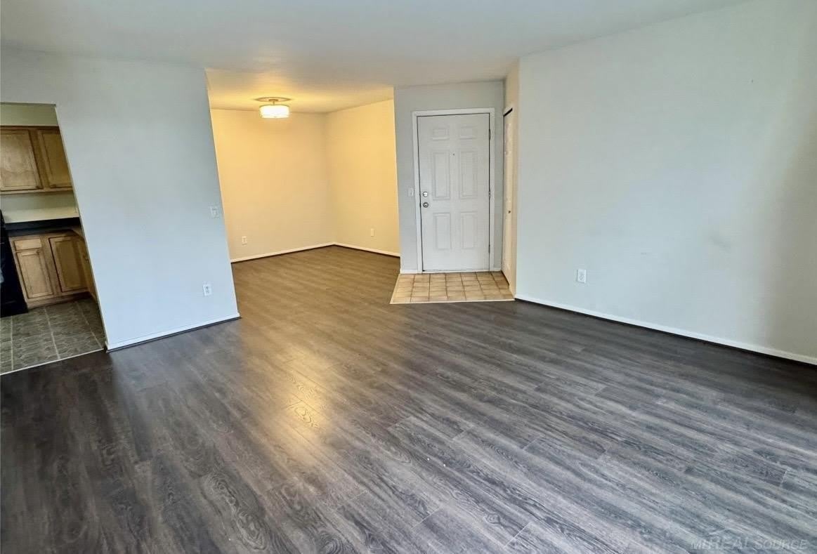 2605 Greenstone BLVD APT 201 Street – photo 5