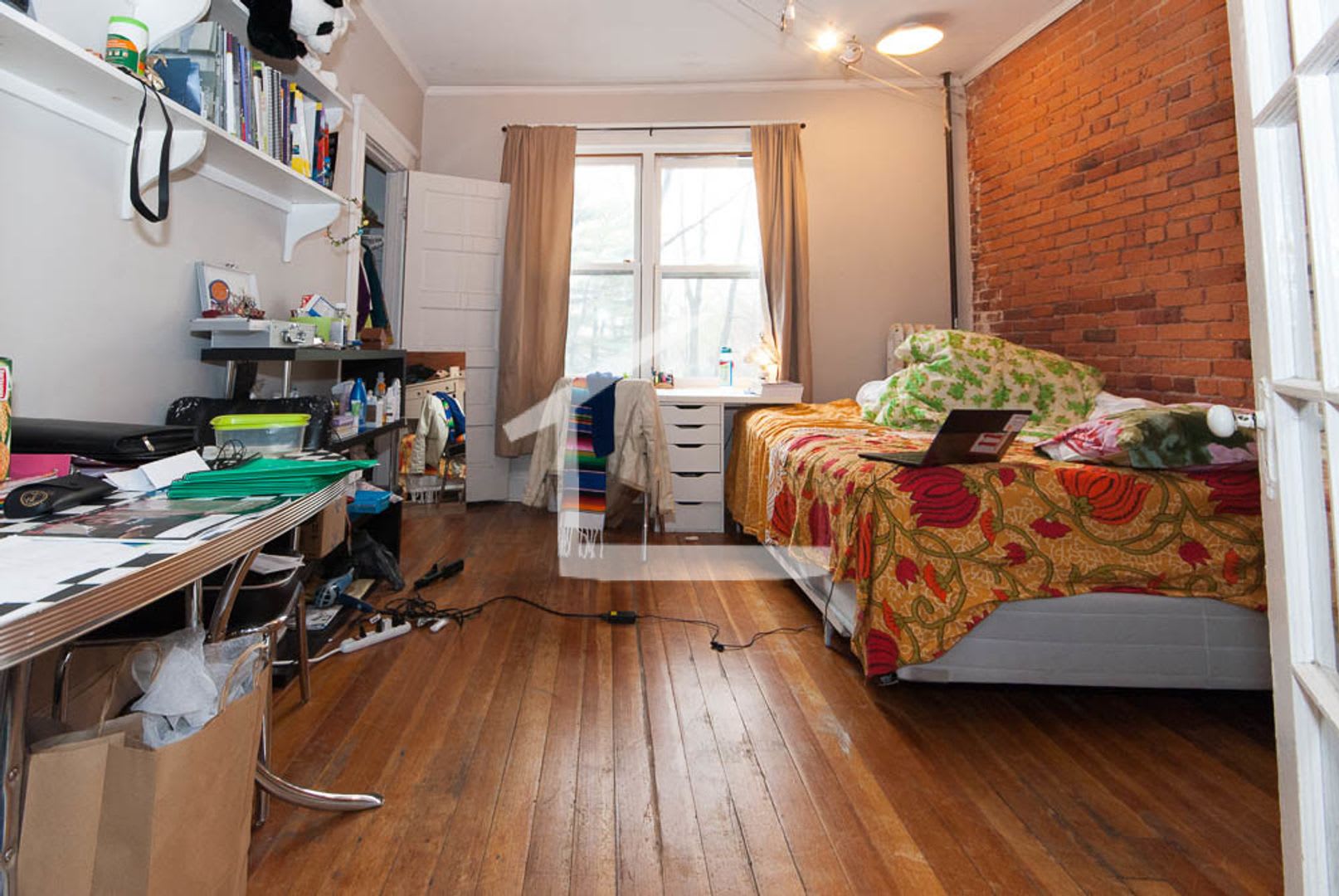 Charming 5 Bedroom-No Broker Fee – photo 4