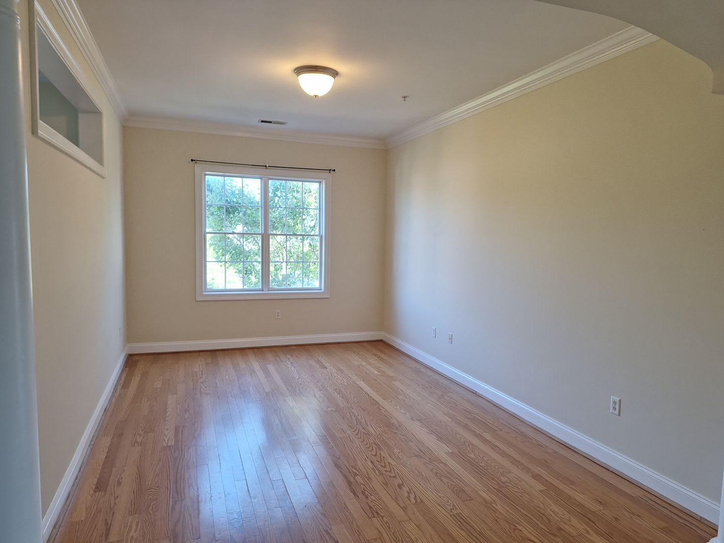 3 bedroom/ 2 bathroom- Bennington on the Park – photo 2