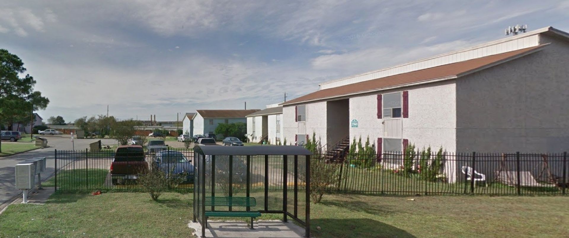 *HUD ACCEPTED* 2/1 Downstairs Fourplex with Water Included – photo 1