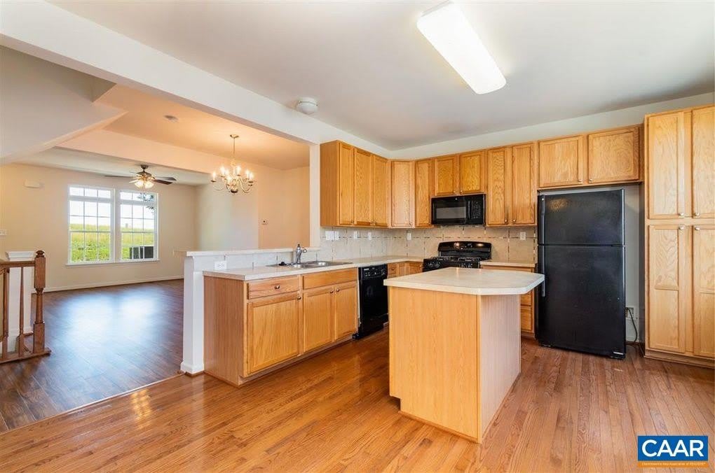 2138 LOCKWOOD DR – photo 5