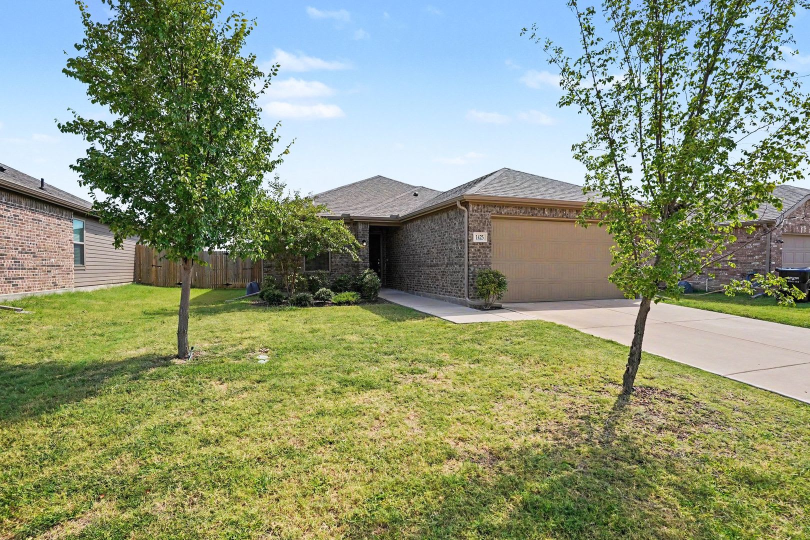 Welcome To 1425 Waverley Dr In Greenville This Inviting Home Offers Comfortable Living With A Functional Layout Designed For Everyday Convenience And Entertaining – photo 1