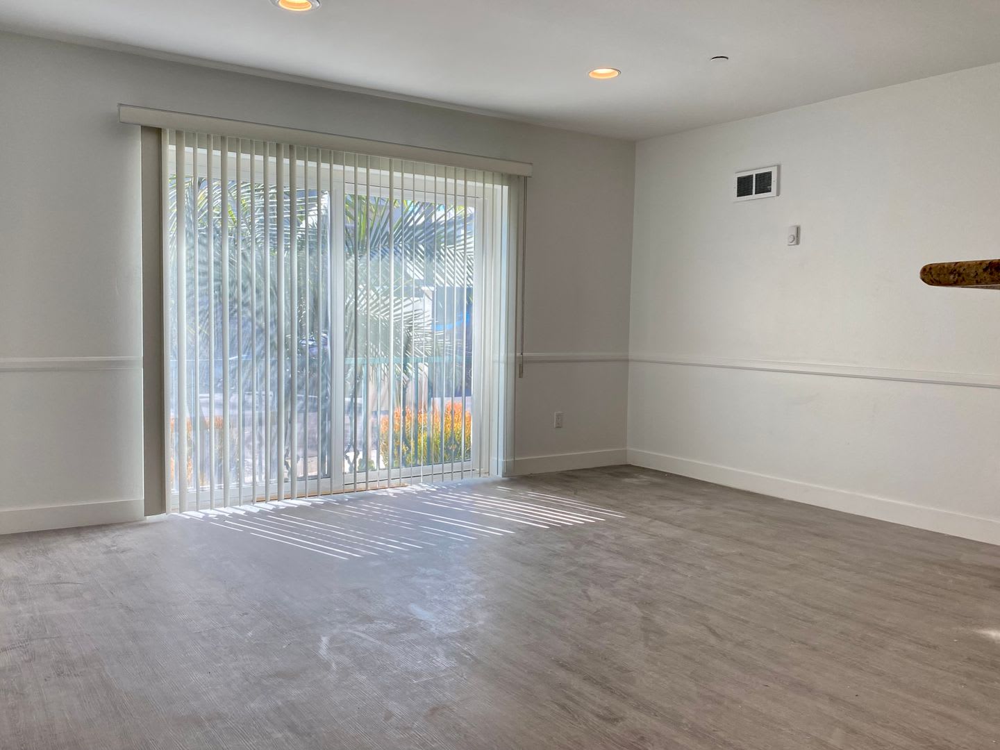 130 South Flores Street – photo 3