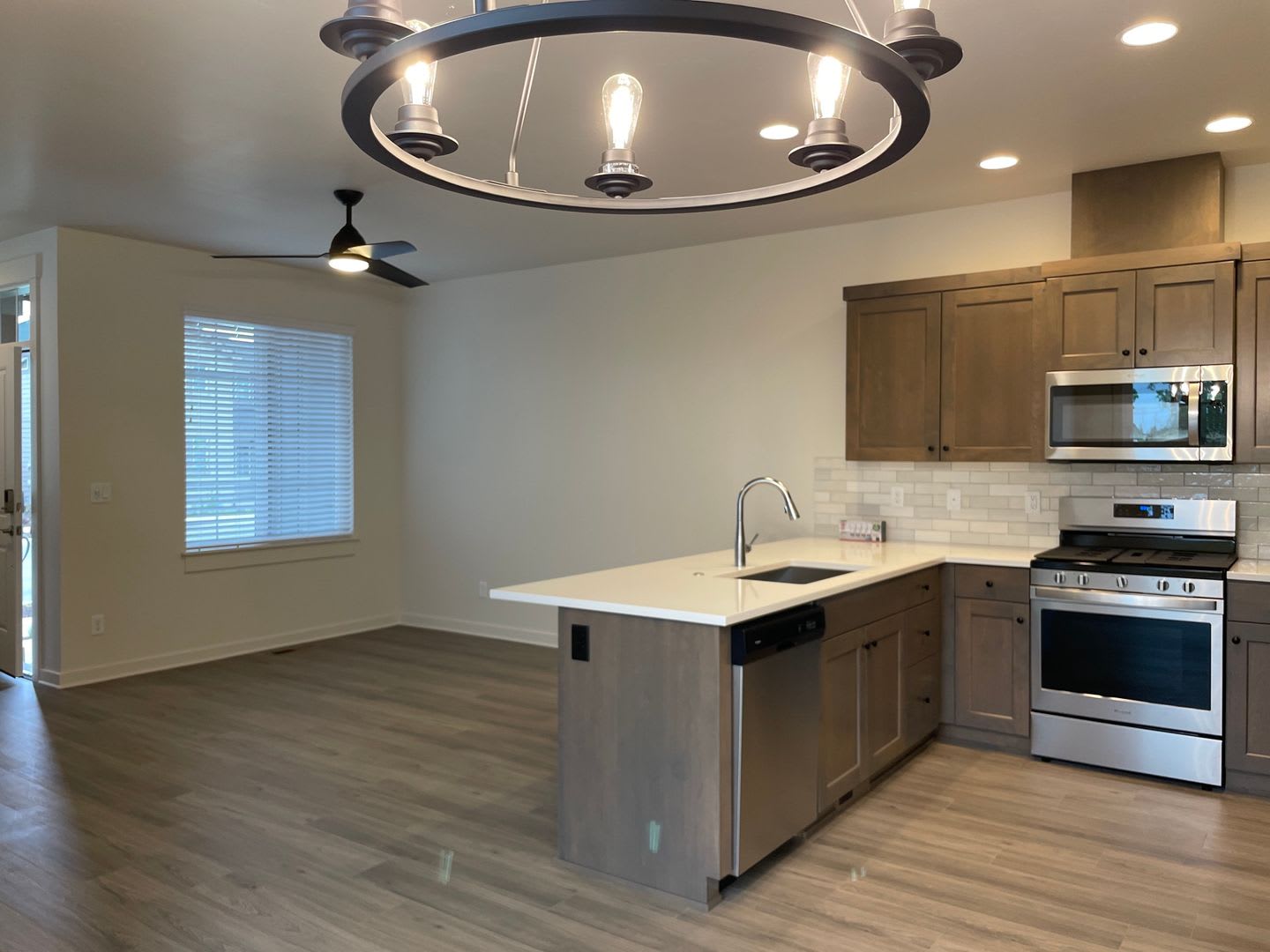 3 Bedroom / 2.5 Bathroom Townhome in NW Redmond – photo 4