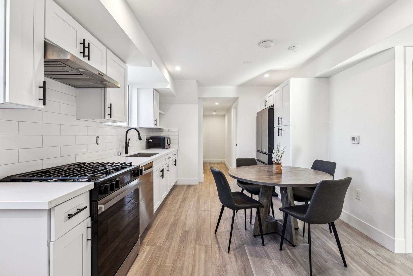 MH 1252 W 37th St – photo 4