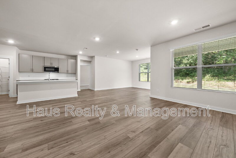 1145 Ross Farms Blvd – photo 5