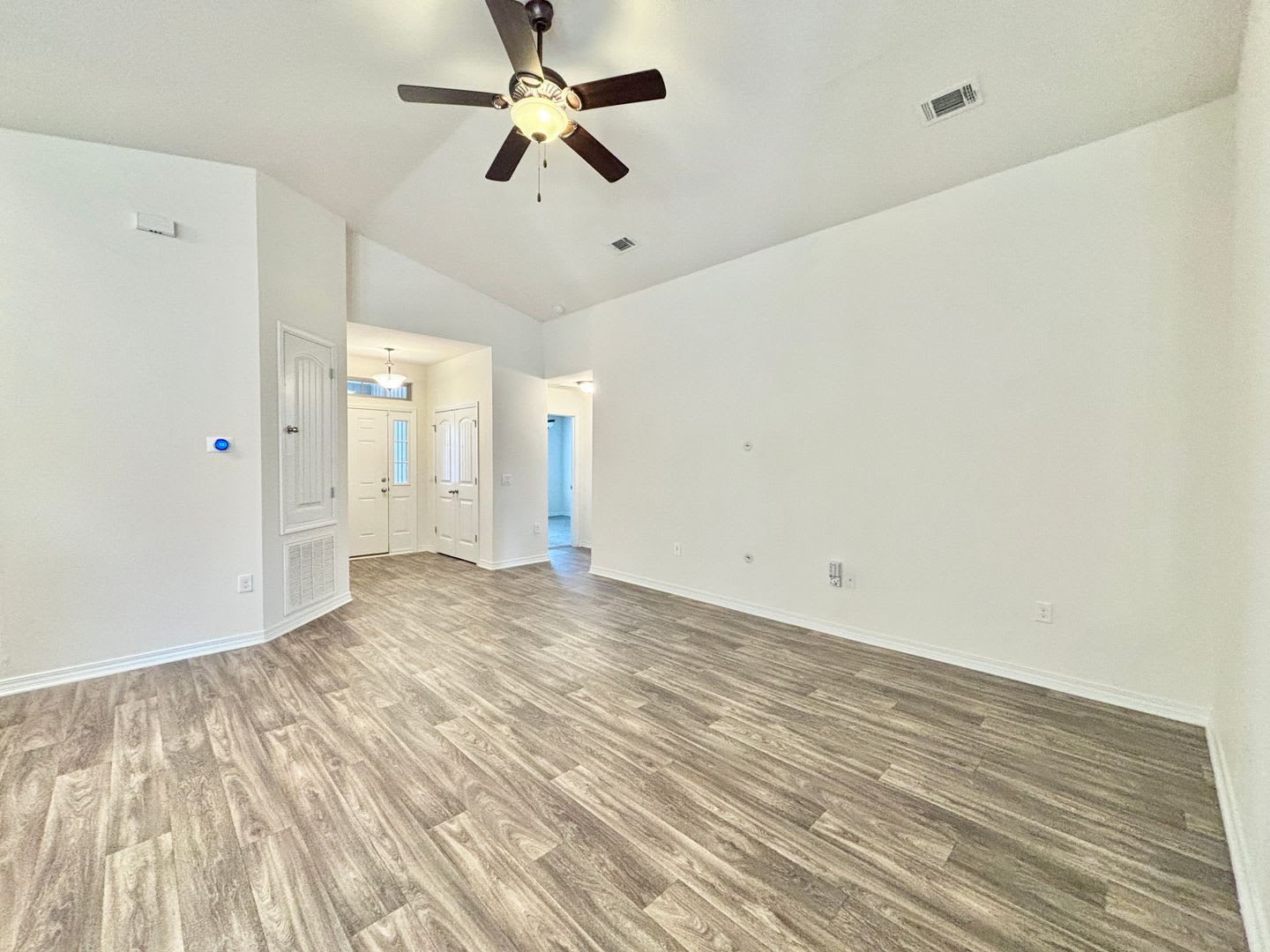 Spacious 4-Bedroom Home – photo 4