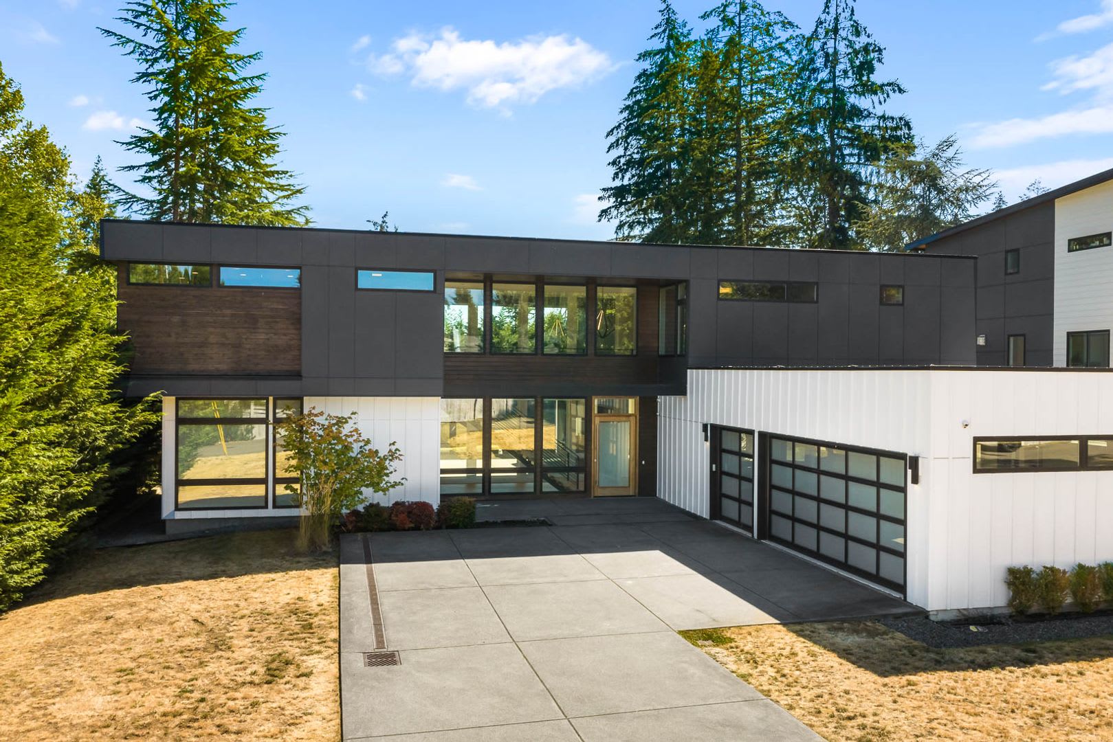 Luxury Bellevue Retreat with 6 Bedrooms, Chef’s Kitchen & Private Deck – photo 2