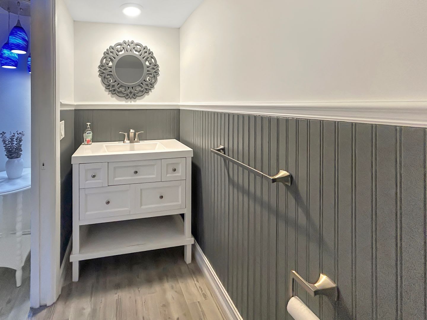 Furnished & Updated 1 Bed/1.5 Bath Near the Beach! Great Amenities – photo 4