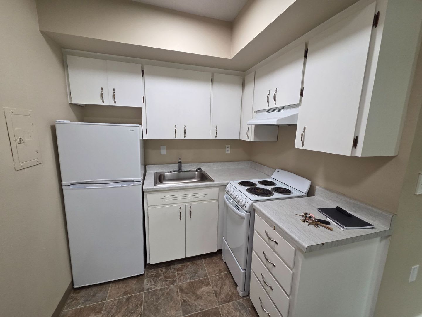 Charming Studio Unit Near Downtown Redmond The Pines Apartments – photo 5