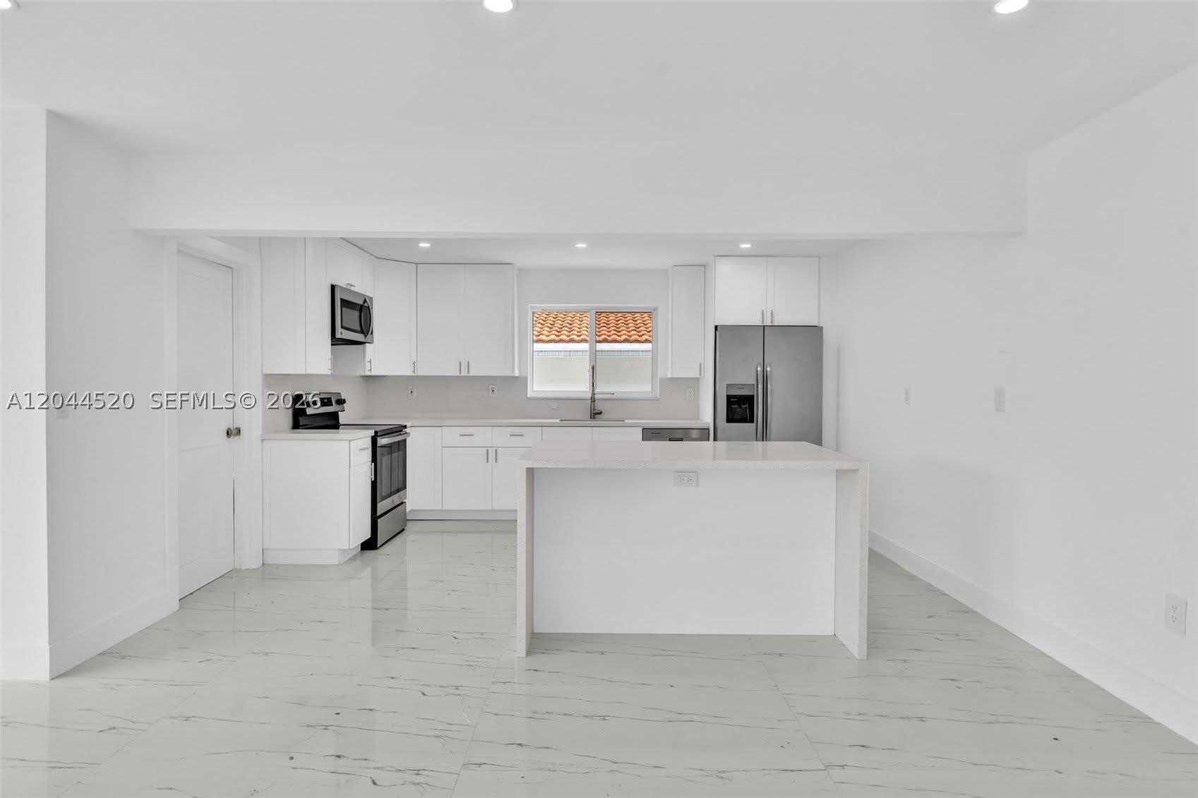 8858 Harding Ave – photo 4