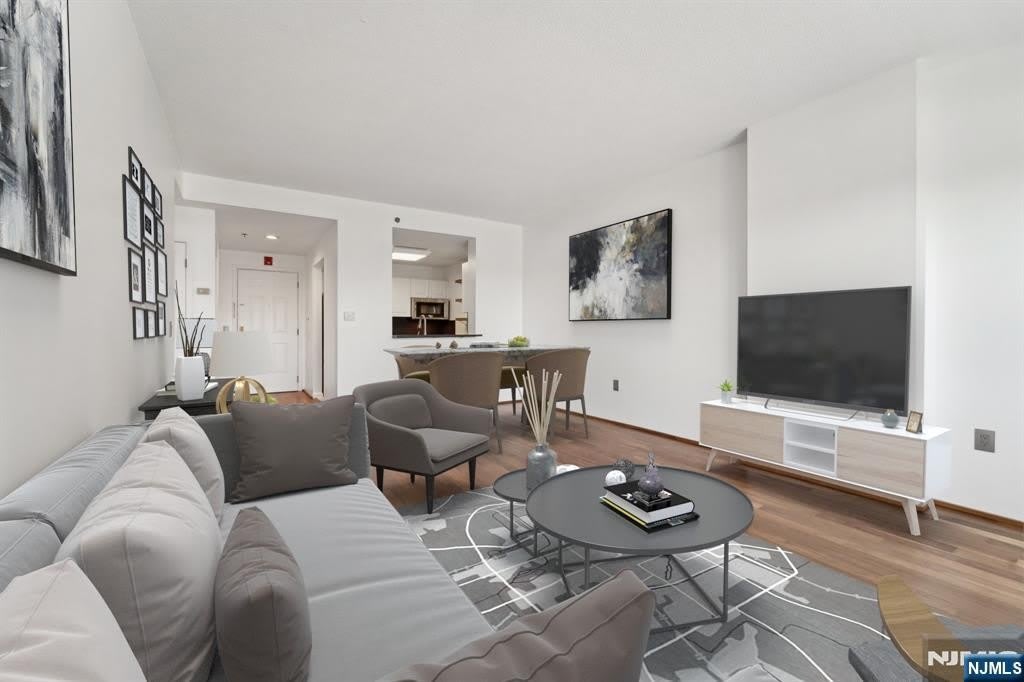 110 City Place – photo 5