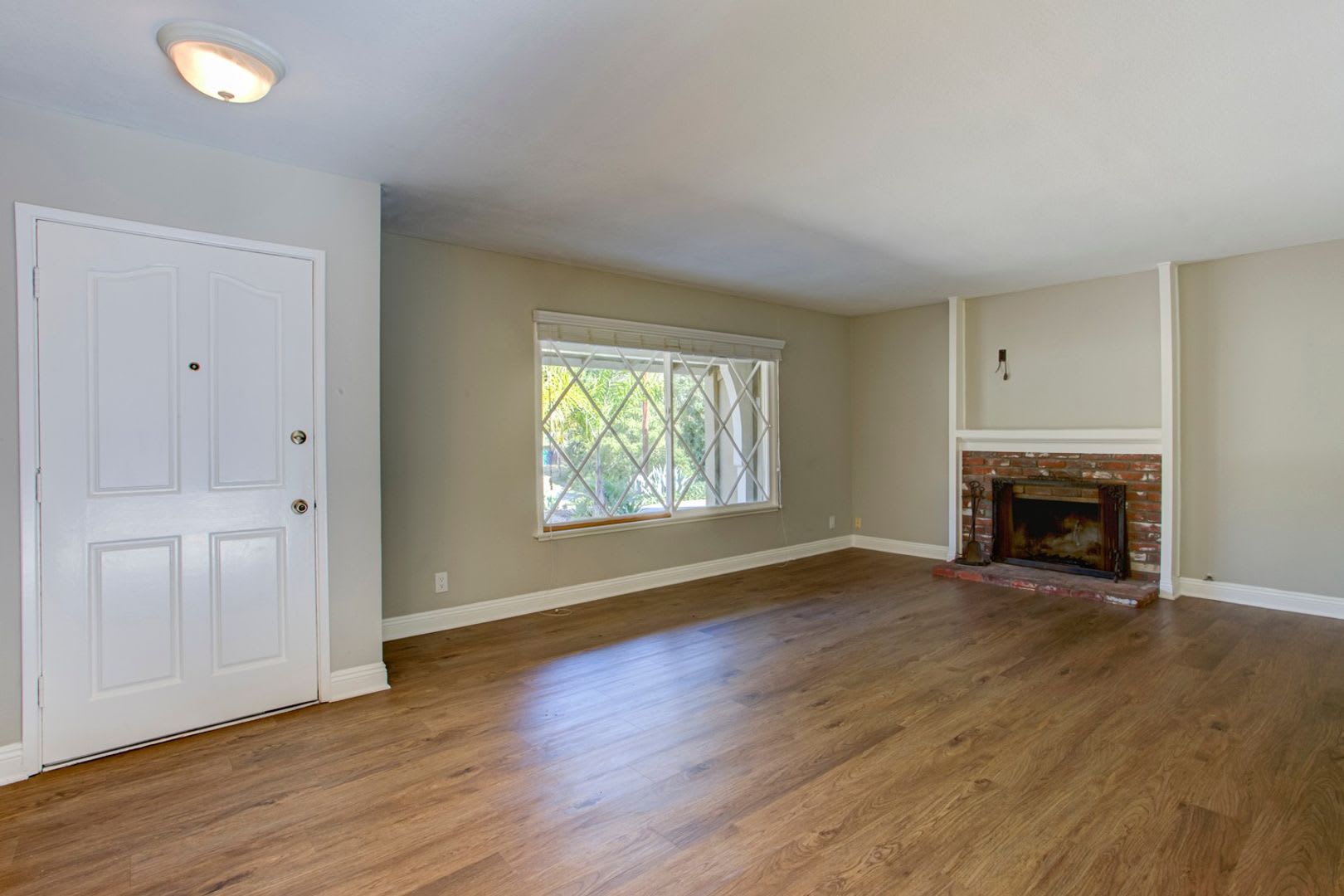 Beautiful Renovated 3bd/2bth Mesa Home – photo 2