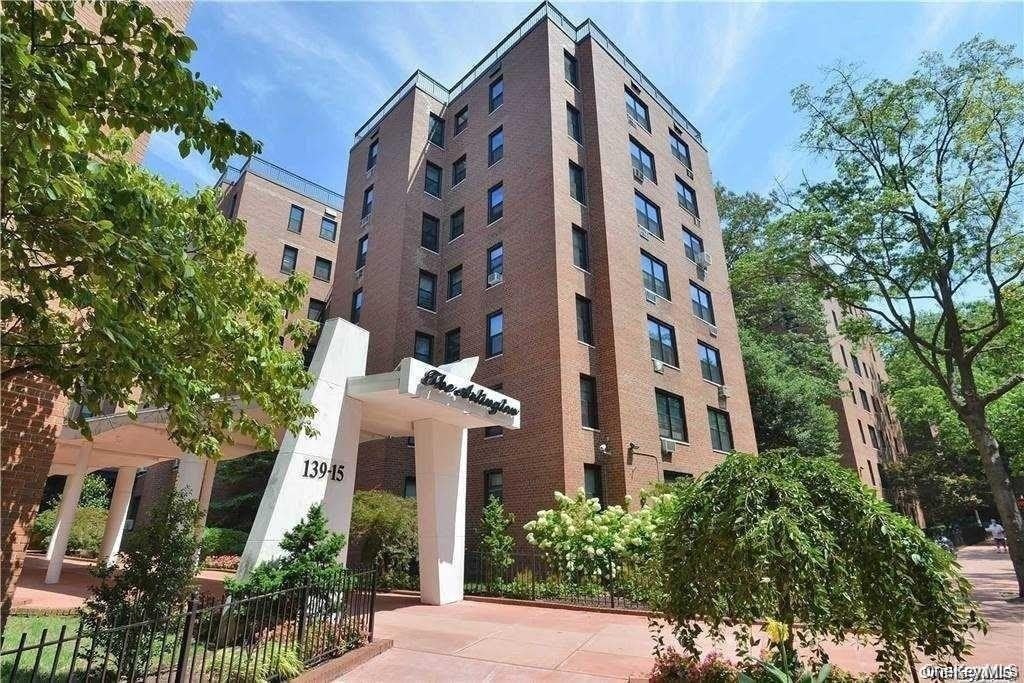 139-15 83rd Avenue – photo 1