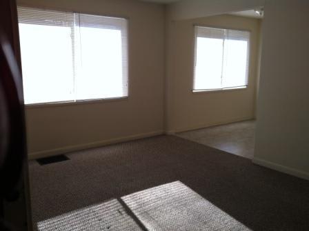 Cozy 2 Bedroom Apartment Available! – photo 3