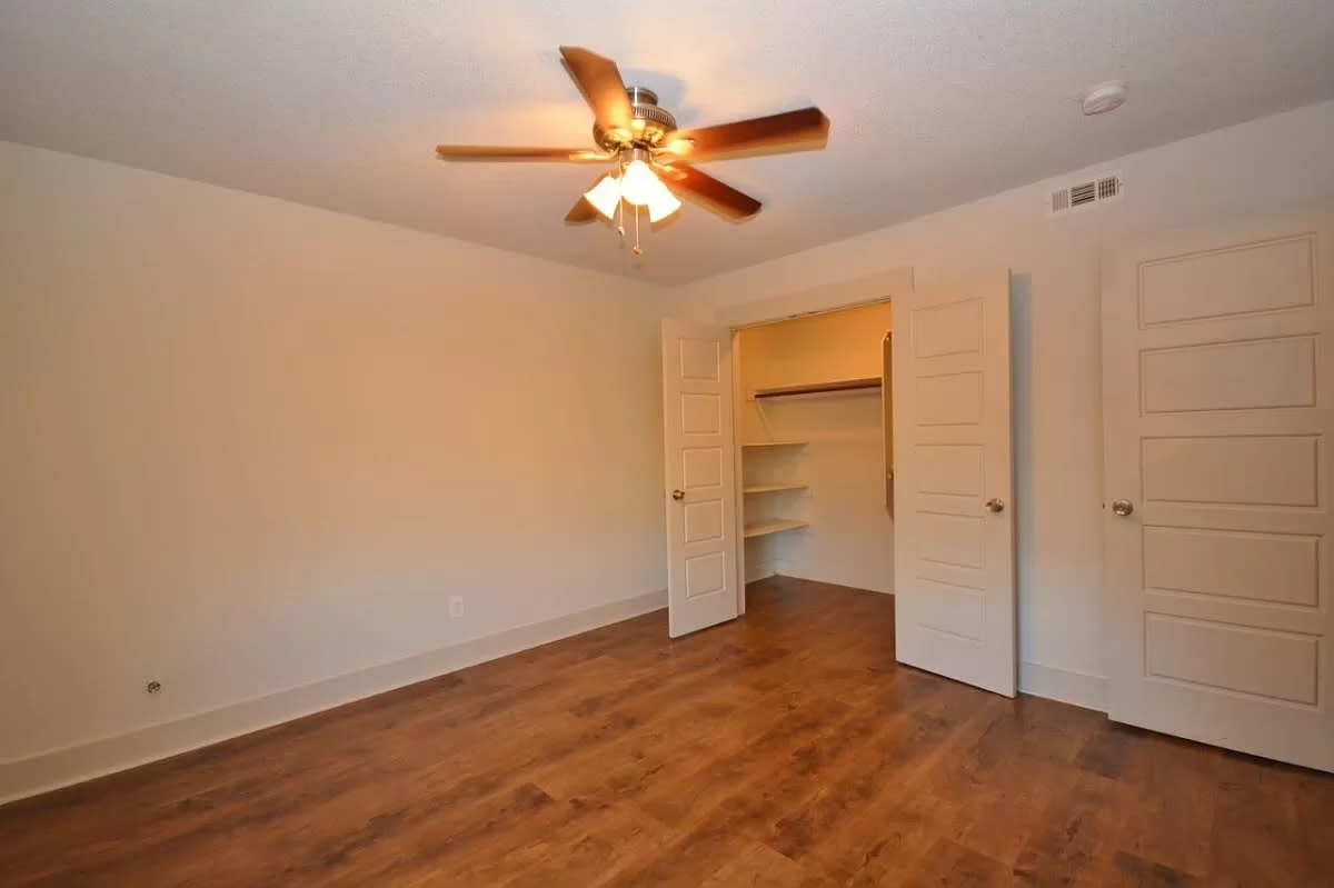 922 W Hughes St – photo 4
