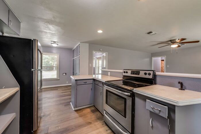 1014 West Belden Street – photo 2