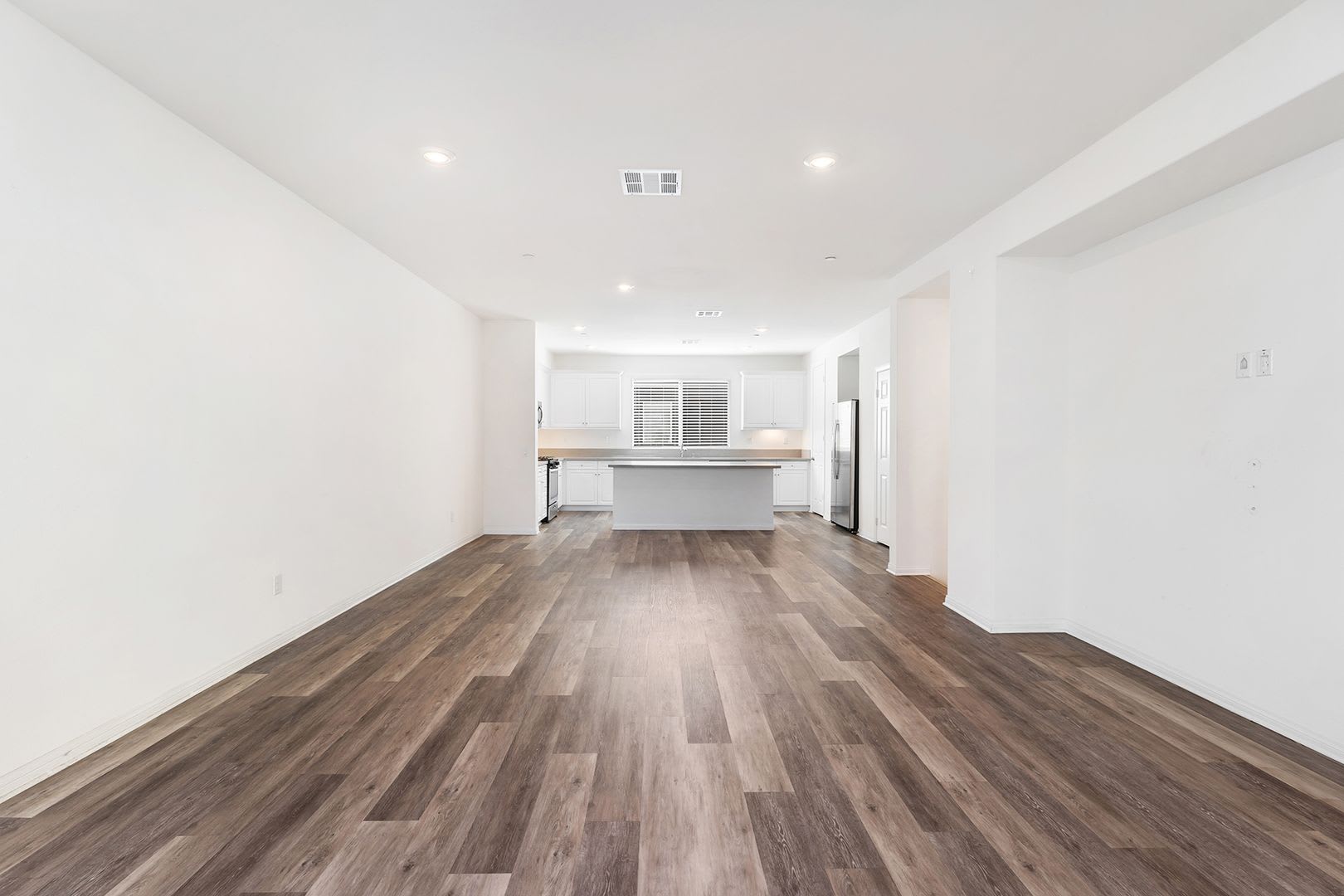 Modern Tri Level Townhome In Gated Gardena Community With 2 Car Garag – photo 5