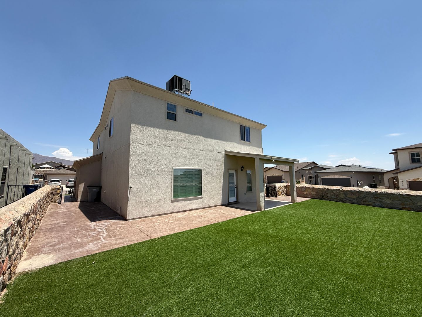 Upper Valley 4 Bdrm 2 5 Bath – photo 3