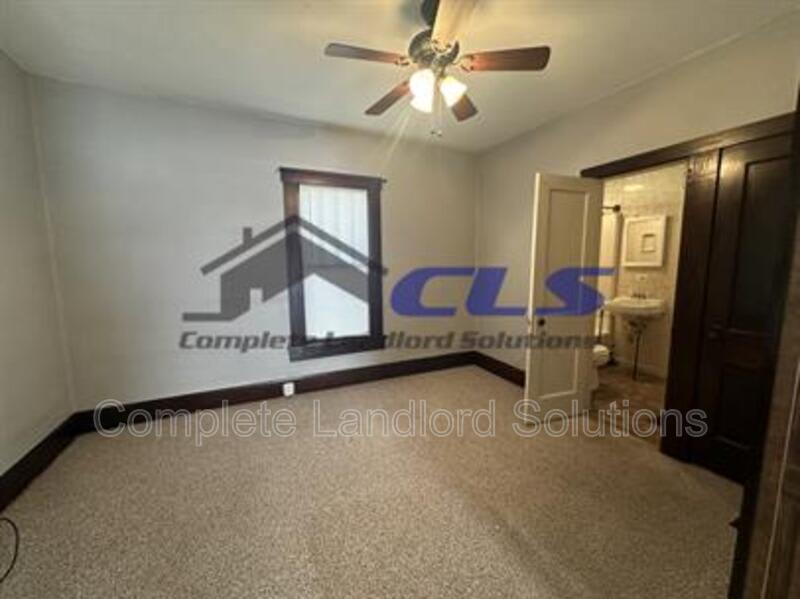 1526 Woodley Avenue – photo 5