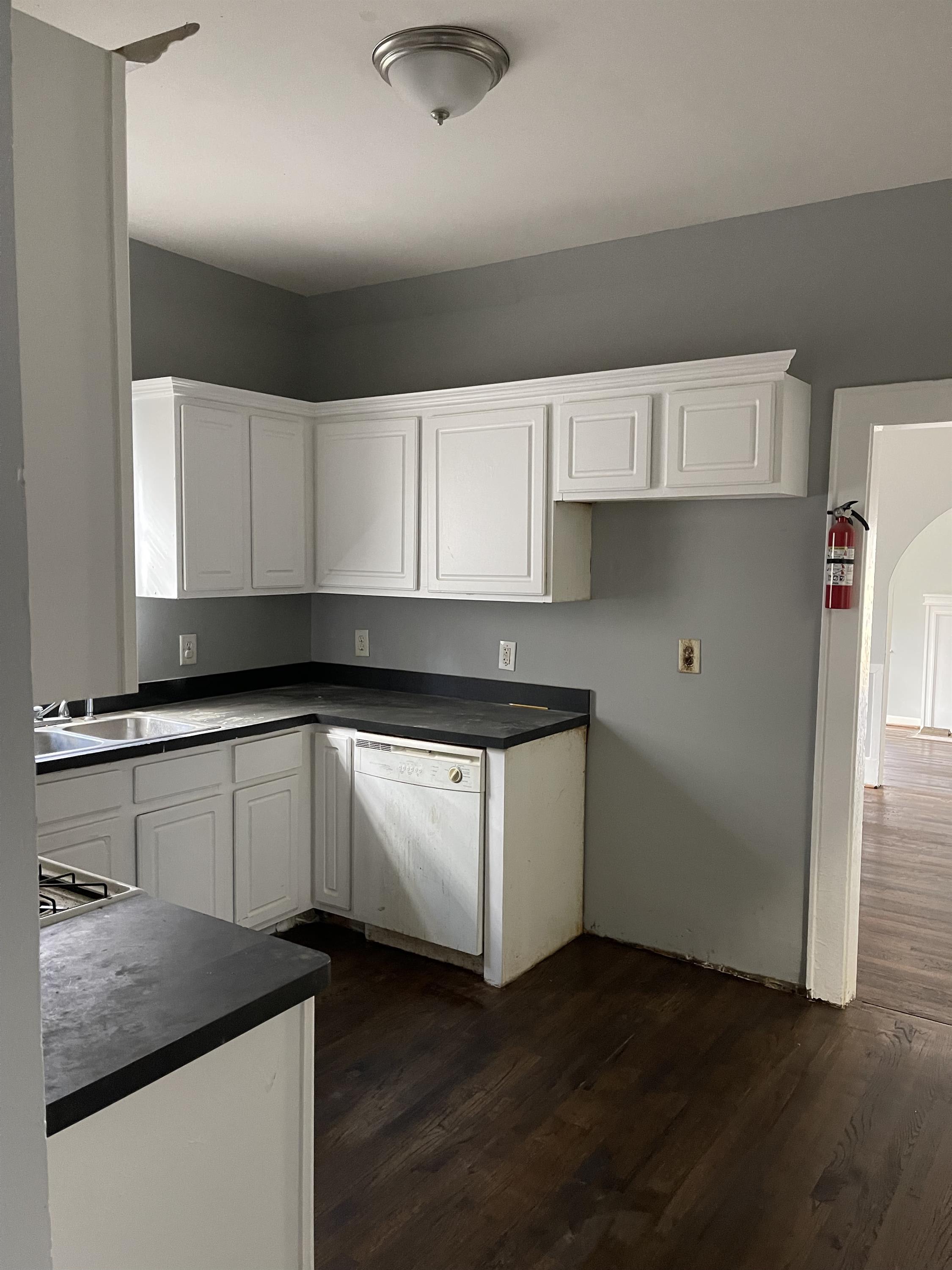 2162 Montrose Ave SE – photo 2