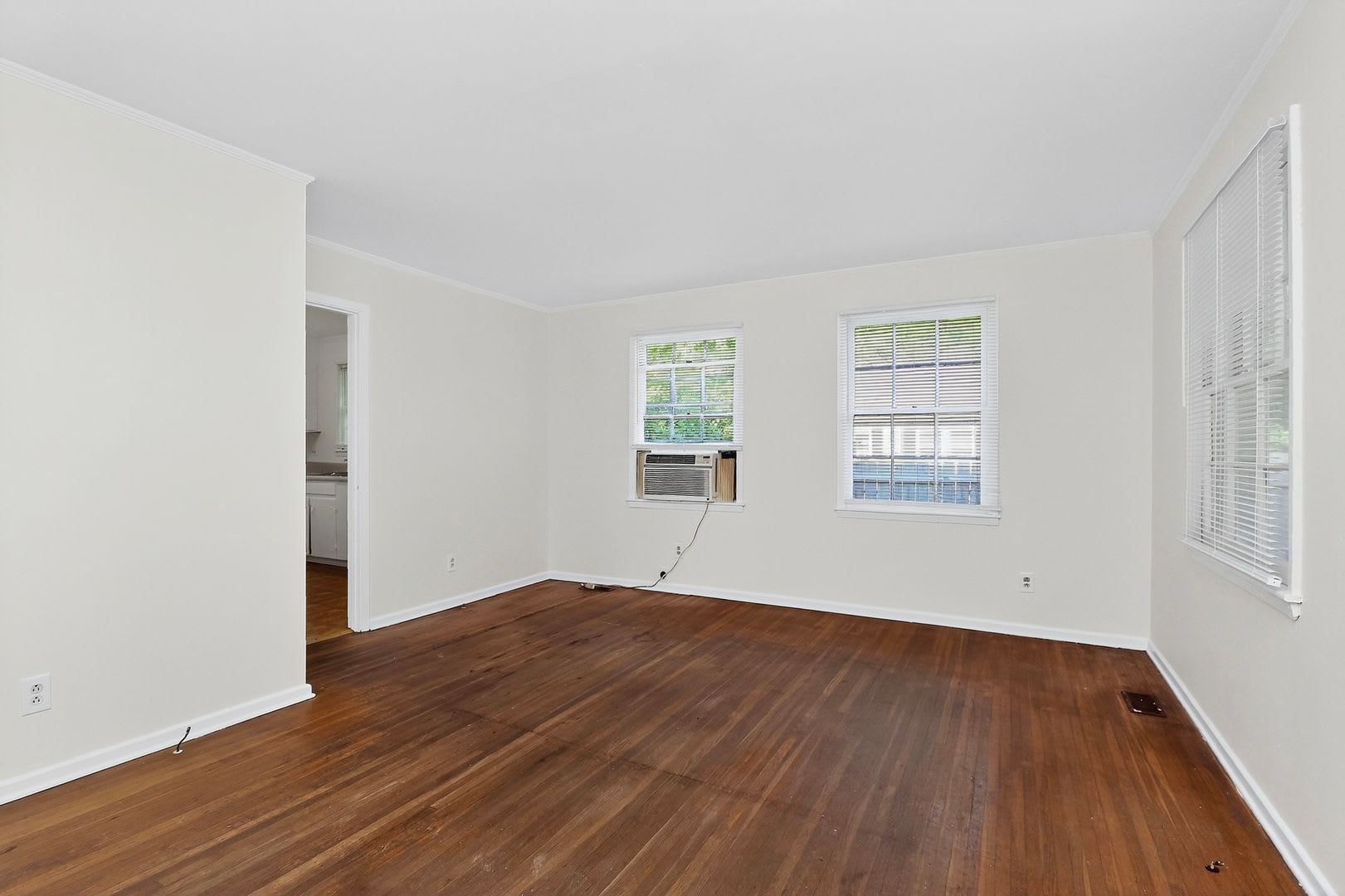 3 Bedroom Home located in Lincoln Heights! – photo 5