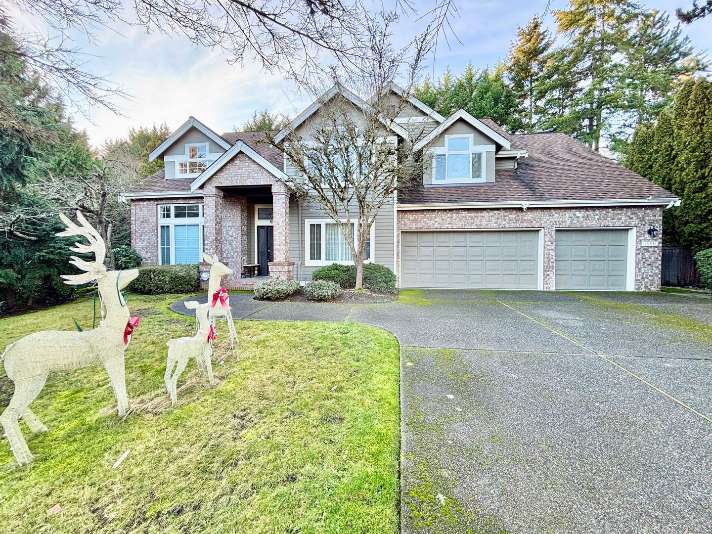 Luxurious 4BR Bellevue Oasis For Rent – photo 2