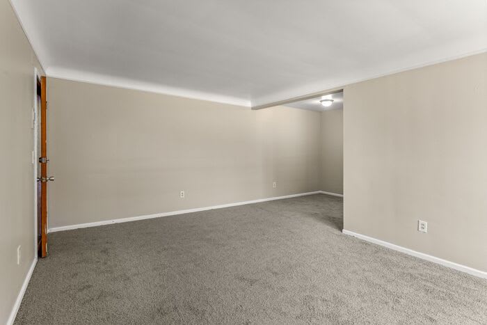 23045 Kelly Road – photo 4