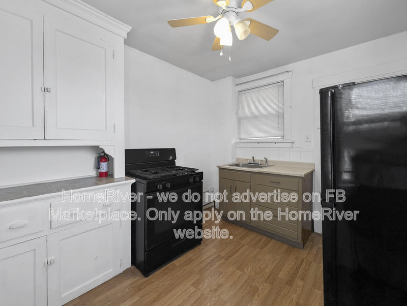 389 Gross St – photo 4