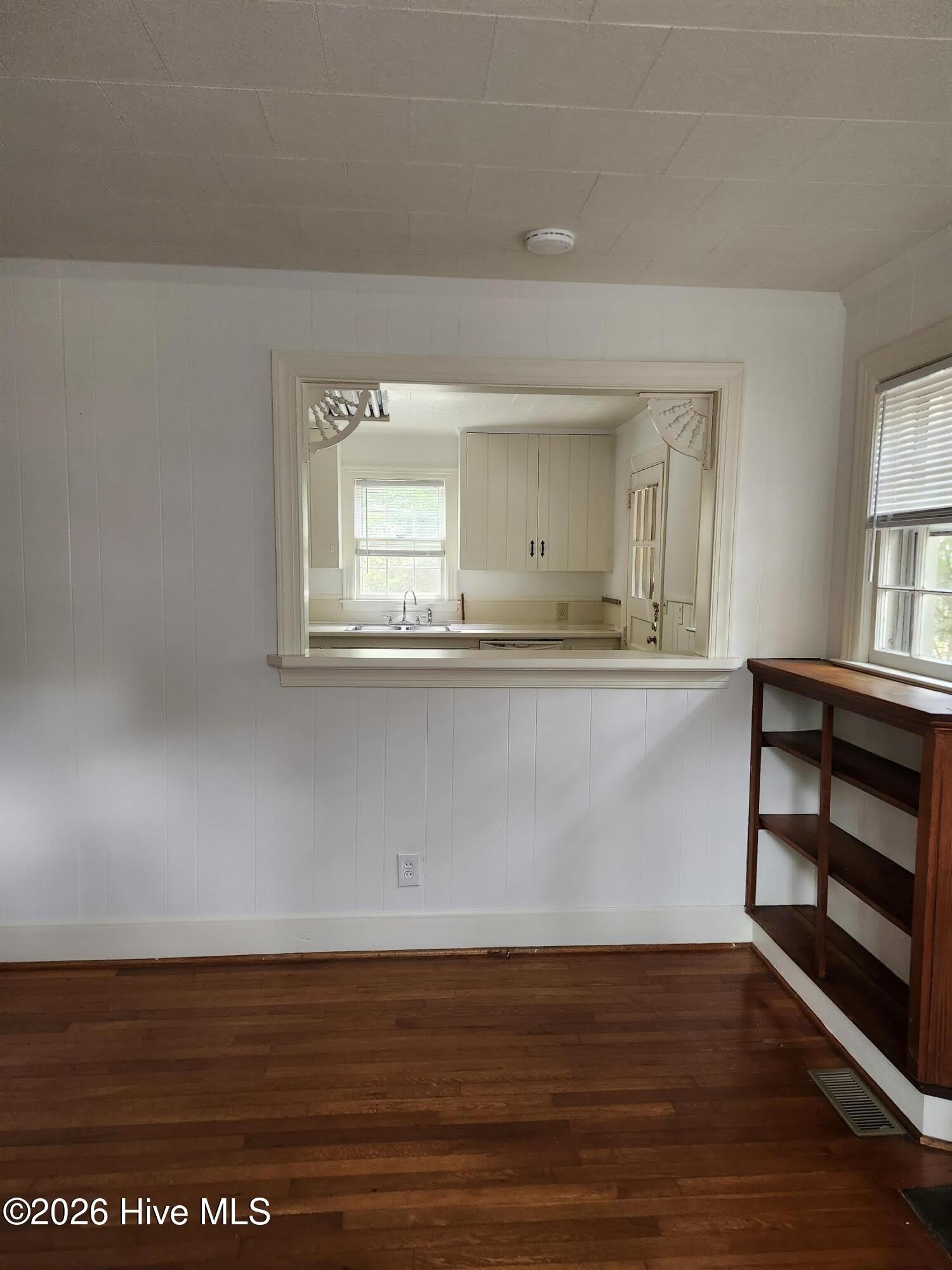 340 E Delaware Avenue – photo 5