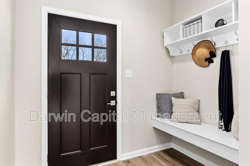 996 Woodview Court – photo 5