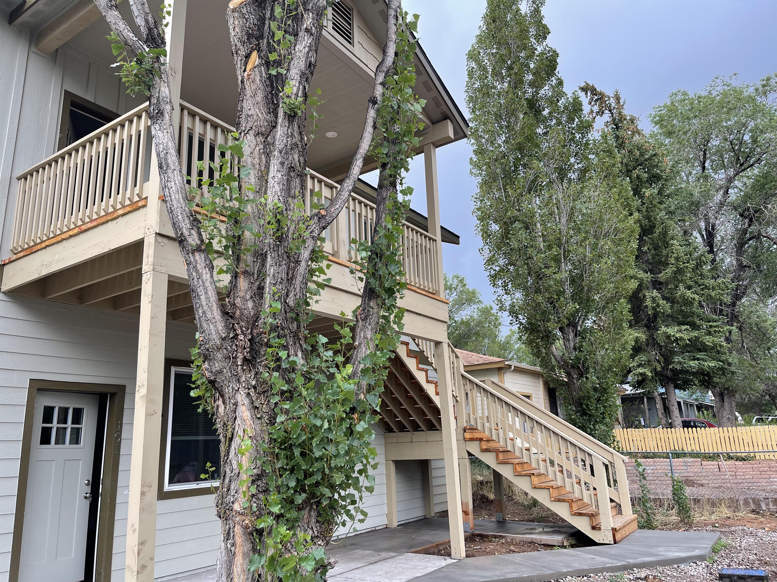 18 Pinegrove – photo 1