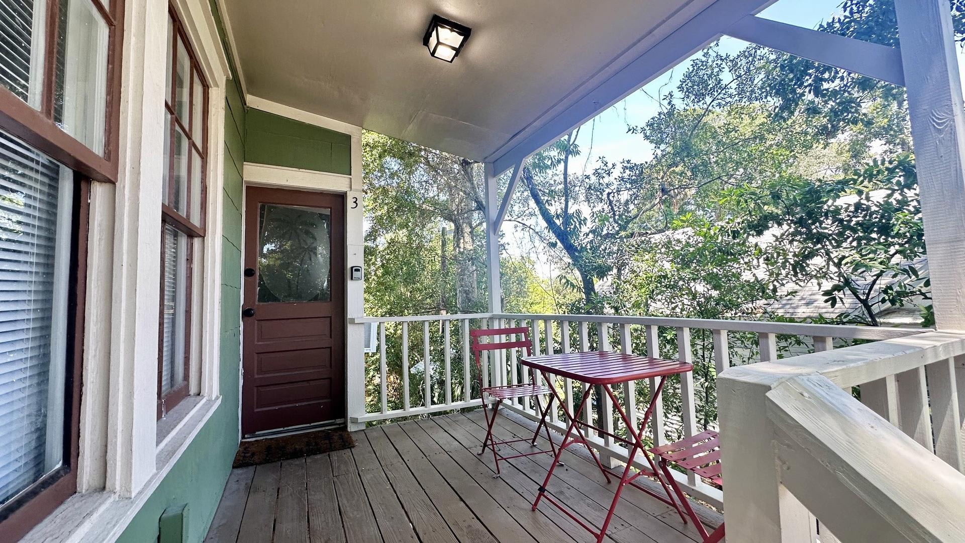 Great downtown location just 1-1/2 blocks off Centre St.! – photo 2