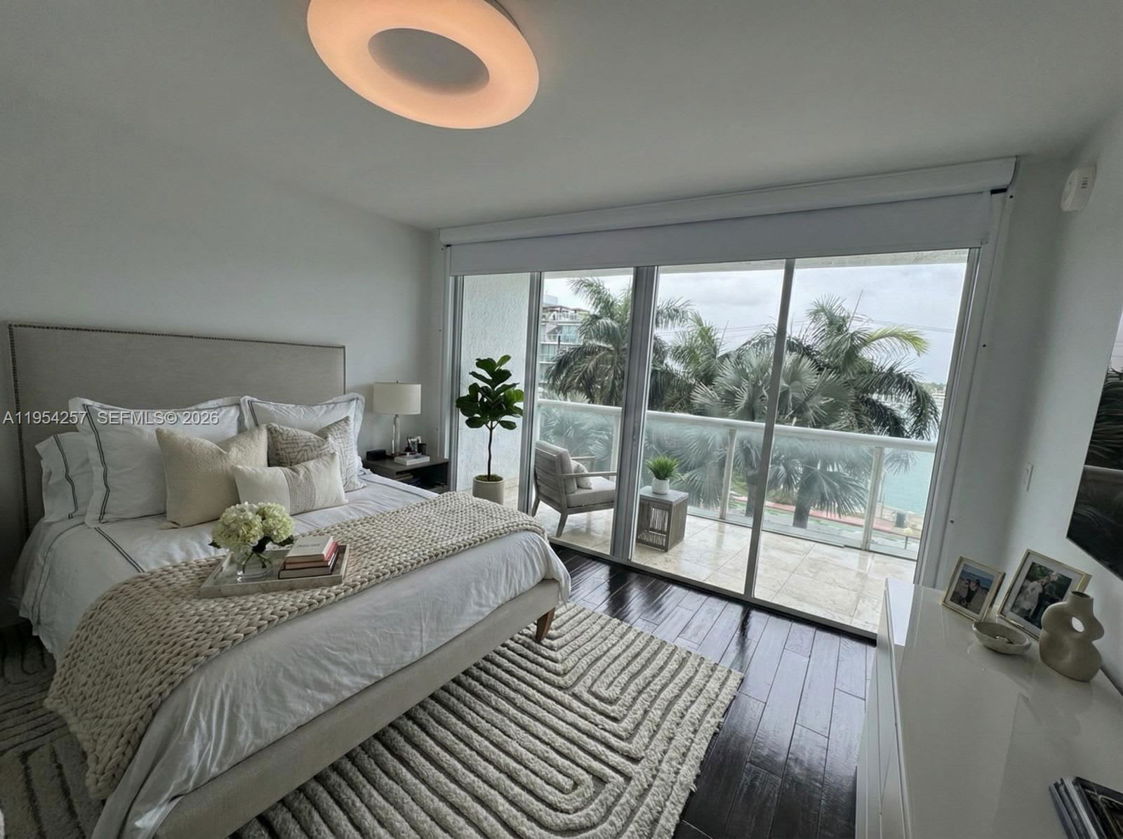 10 Venetian Way – photo 3