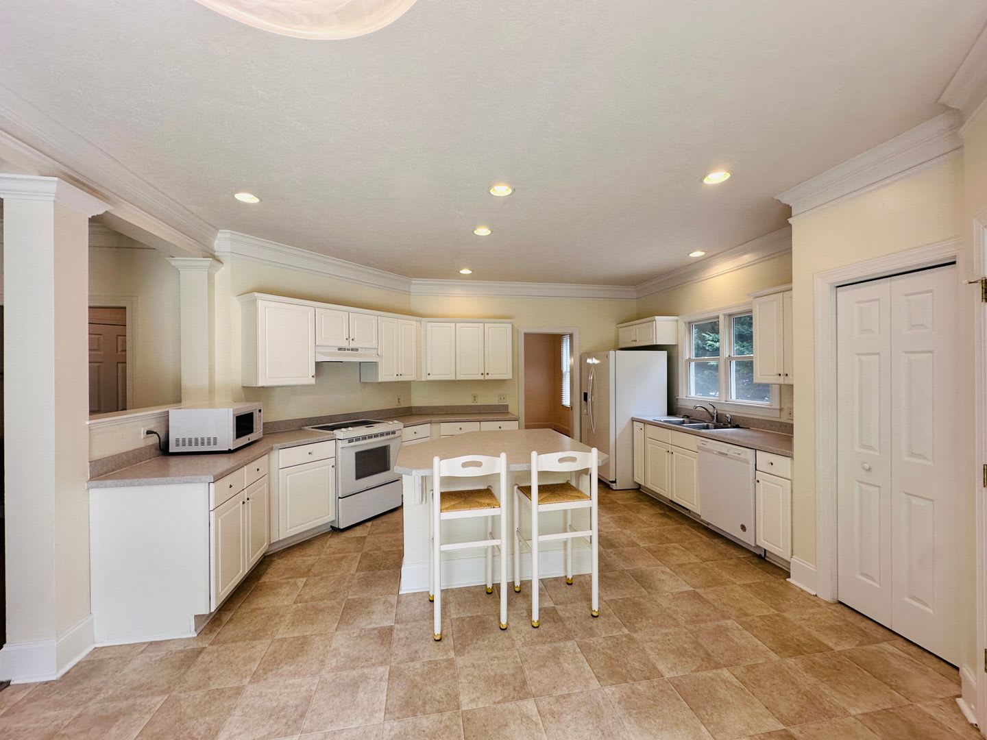 4 Bedroom 3 Bath House – photo 3
